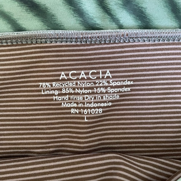 Komala and Sumatra Set in Savanna - Picture 9 of 9